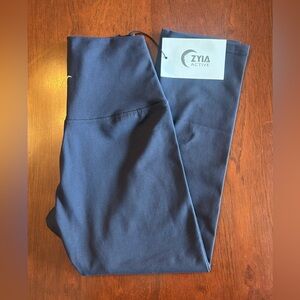NWT Zyia High Rise Ascend Capri Leggings